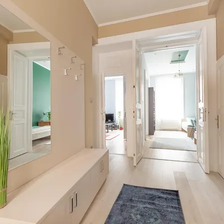 F24 Ferenc Appartement *